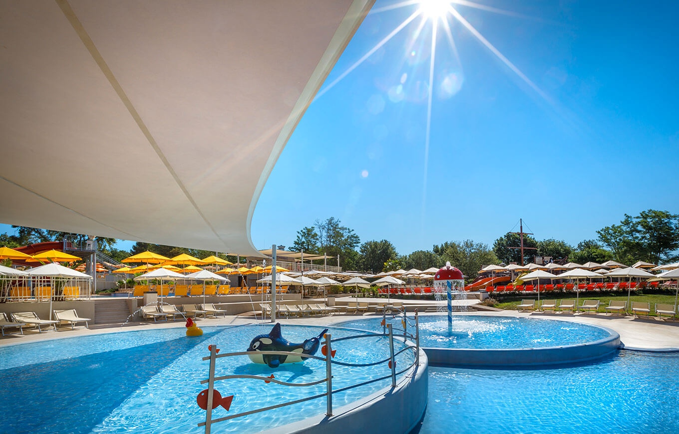 Poollandschaft im Camping Lanterna in Istrien Kroatien