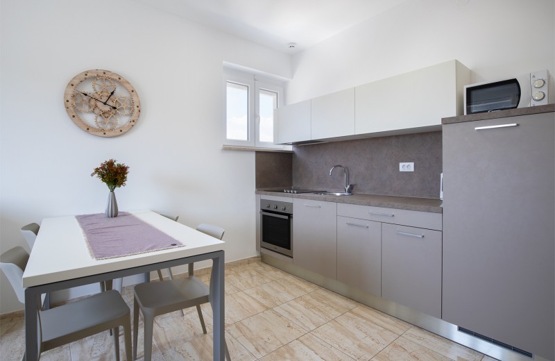 Villa Nina Apartments Zweizimmer-Wohnung mit Gemeinschaftsterrasse und Meerblick 2+2