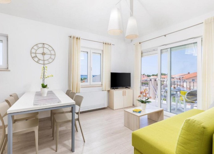 Villa Nina Apartments Dreizimmer-Wohnung mit Balkon und Meerblick 4+2