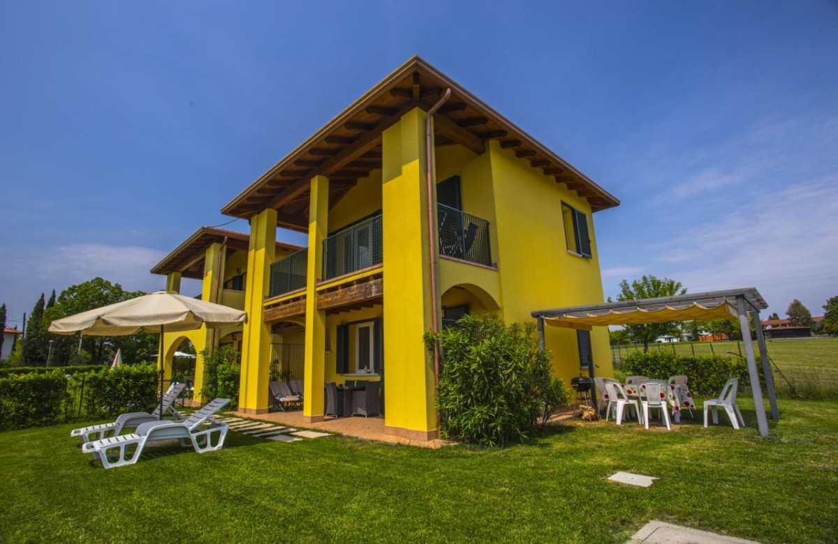 Residenz Karina Dreizimmer-Ferienhaus Villa Eliana 