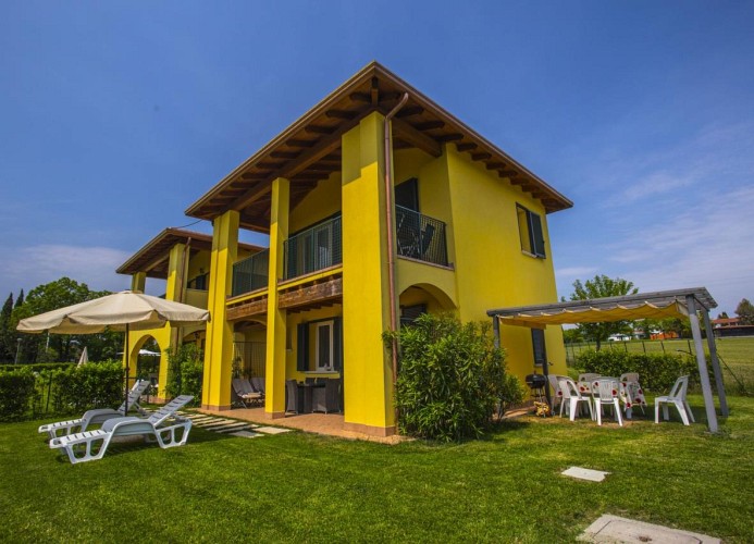 Residenz Karina Dreizimmer-Ferienhaus Villa Eliana 