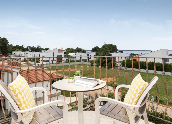 Villa Nina Apartments Zweizimmer-Wohnung mit zwei Balkonen 2+2