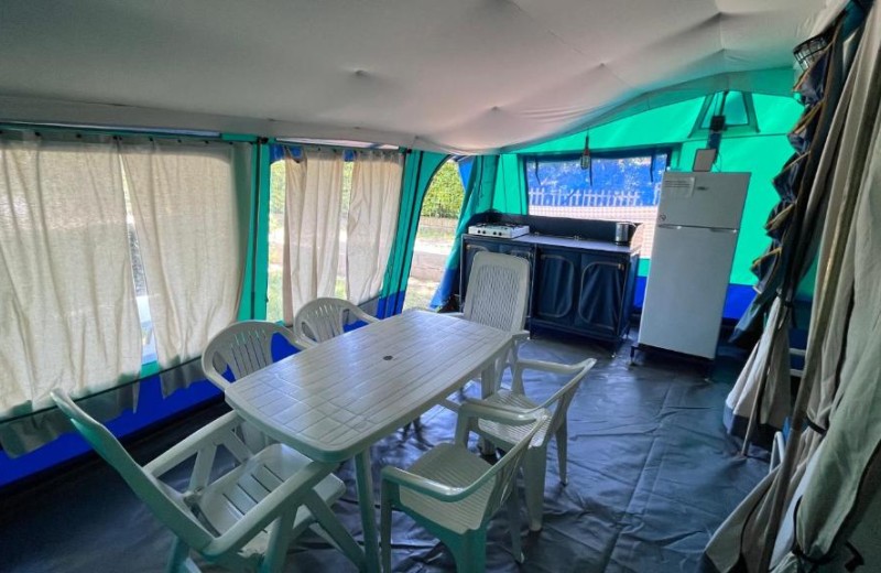 Camping Iris Park Zelt Family Tenda