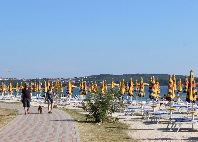 Ferienanlage Bi Village Holiday Home Pool