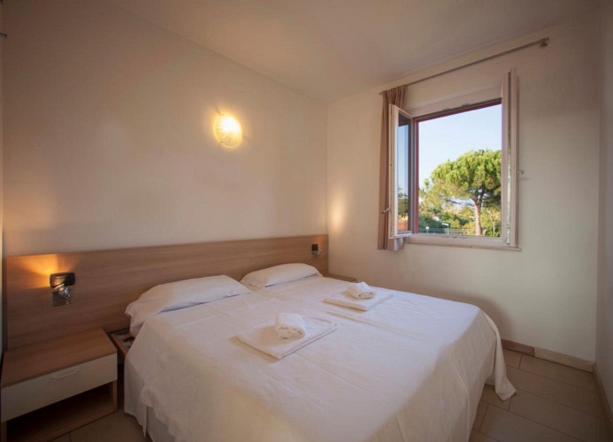 Ferienpark Garda Village Dreizimmer-Bungalow Trilo Comfort 