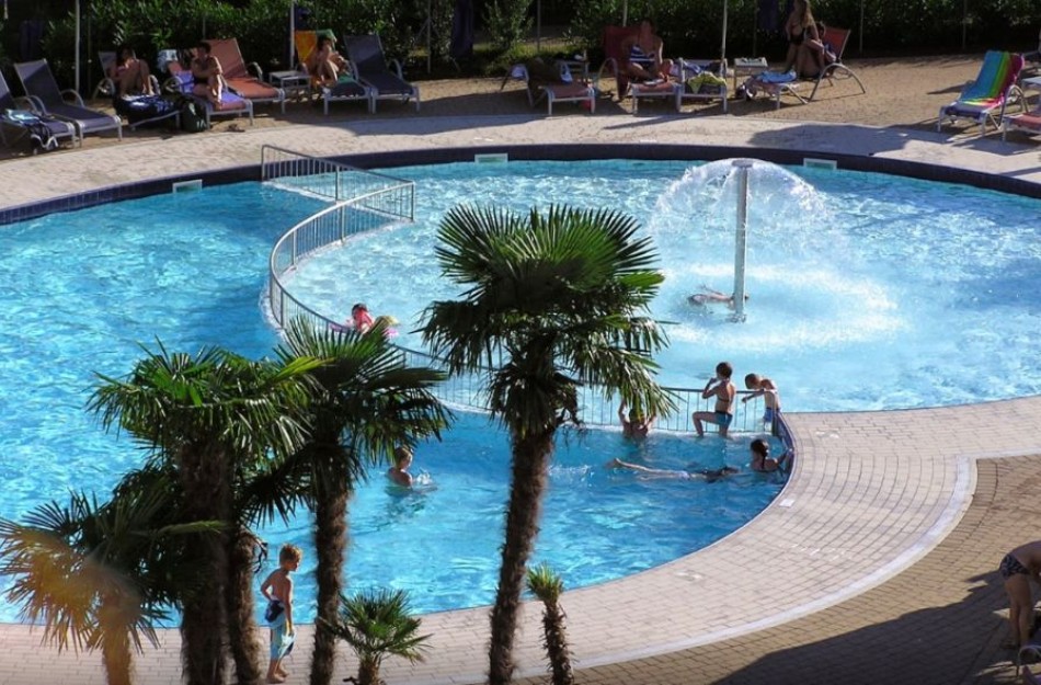 Villaggio A Mare-Vierzimmer-Maisonette-Wohnung Quadri 623 LIR8