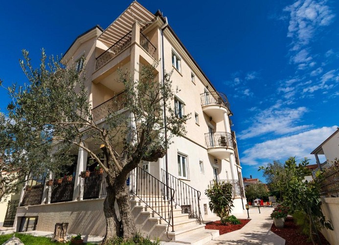 Villa Nina Apartments Superior Dreizimmer-Wohnung mit Meerblick 4*