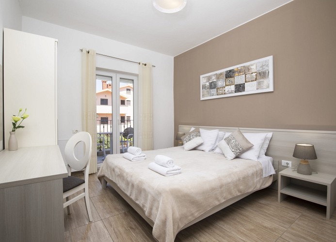 Villa Nina Apartments Dreizimmer-Wohnung mit Balkon und Meerblick 4+2