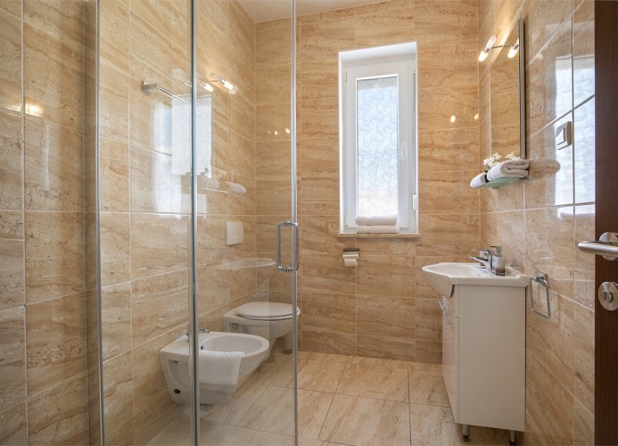 Villa Nina Apartments Zweizimmer-Wohnung mit Gemeinschaftsterrasse und Meerblick 2+2