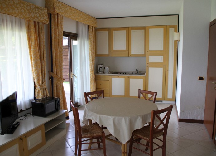 Front Lake Resort Le Corti del Lago Zweizimmer-Bungalow Bilo Classic A2