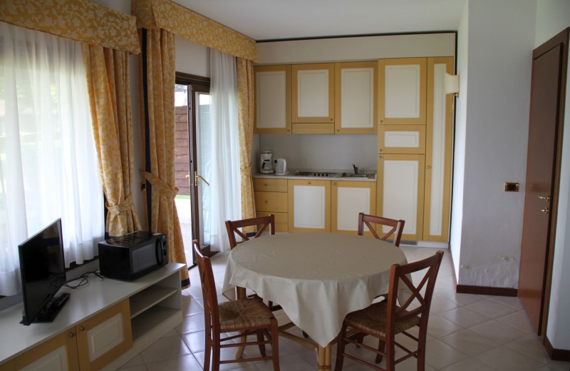 Front Lake Resort Le Corti del Lago Zweizimmer-Bungalow Bilo Classic A2
