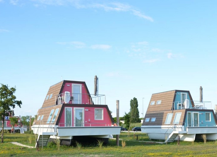 Marina Azzurra Resort Houseboat Garden 