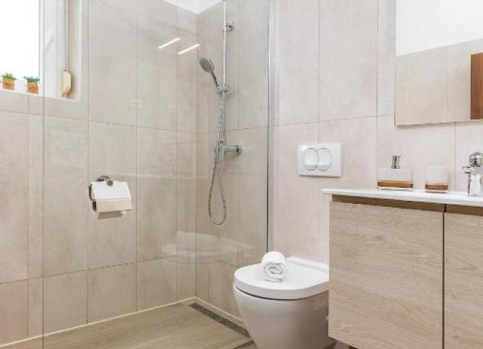 Villa Nina Apartments Dreizimmer-Wohnung mit Balkon und Meerblick 4+2