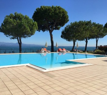 Front Lake Resort Le Corti del Lago Zweizimmer-Bungalow Bilo A2