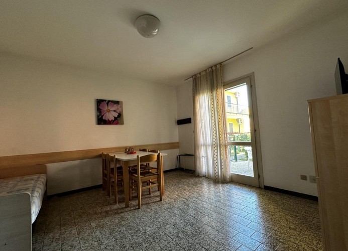 Residenz Michelangelo-Dreizimmerwohnung C6* seitlicher Poolblick 