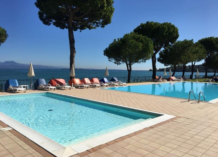 Pool-direkt-am-Gardasee