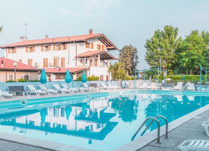 Camping Iris Park Zelt Family Tenda
