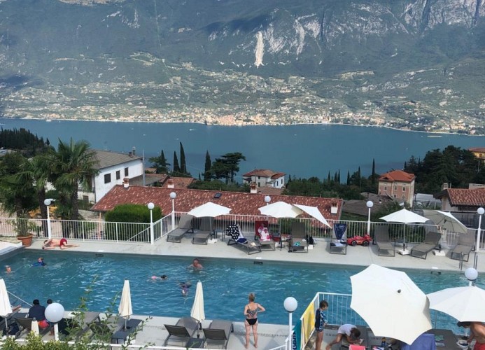 Poolblick-mit-Panorama
