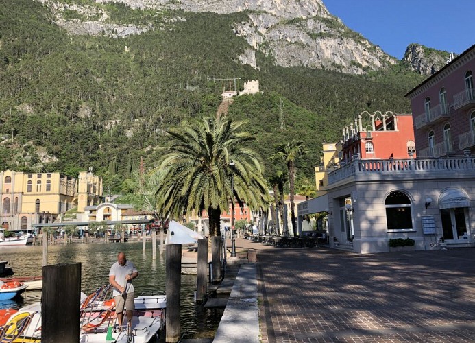 Ausflugsboot-am-Gardasee
