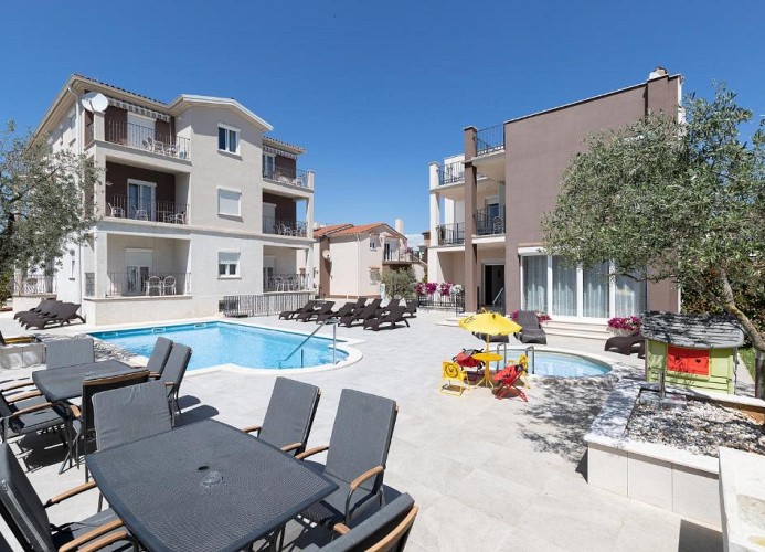 Villa Nina Apartments Zweizimmer-Wohnung mit zwei Balkonen 2+2