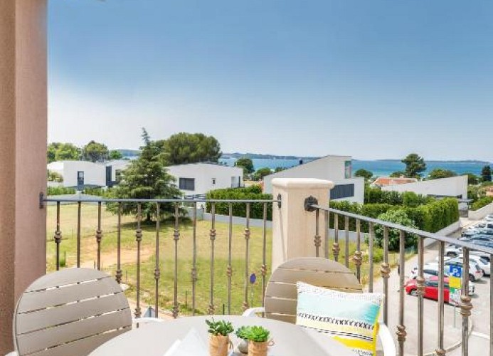 Villa Nina Apartments Dreizimmer-Wohnung mit Balkon und Meerblick 4+2