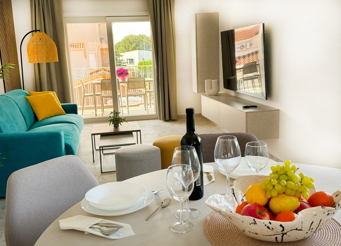 Villa Nina Apartments Superior Dreizimmer-Wohnung mit Meerblick 4*