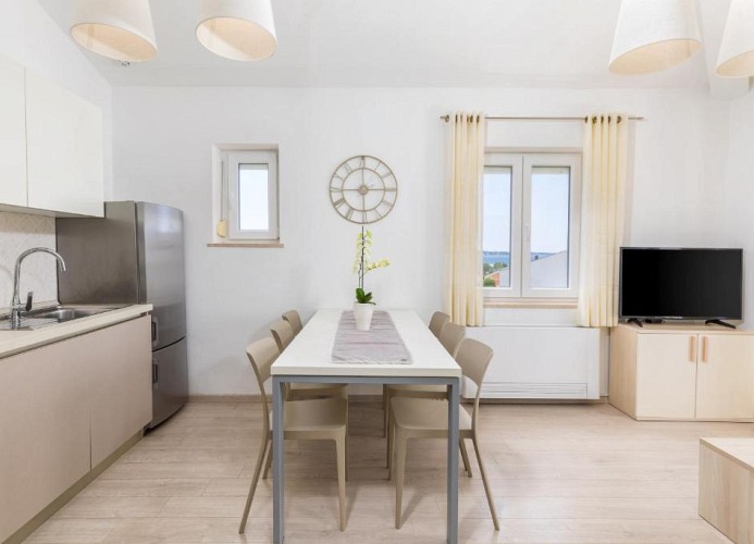 Villa Nina Apartments Dreizimmer-Wohnung mit Balkon und Meerblick 4+2