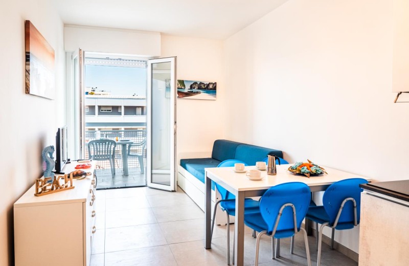 Wohnzimmer-mit-Balkon