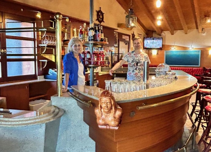 Bar