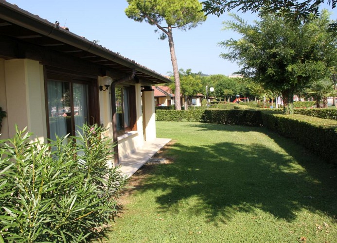 Front Lake Resort Le Corti del Lago Zweizimmer-Bungalow Bilo Classic A2