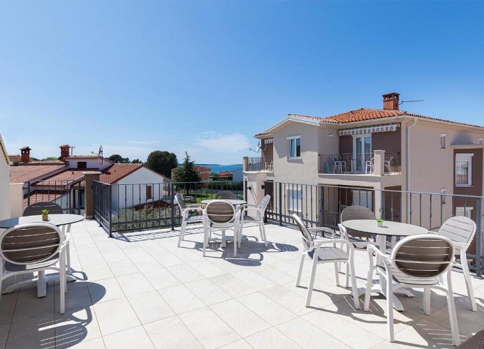 Villa Nina Apartments Zweizimmer-Wohnung mit Gemeinschaftsterrasse und Meerblick 2+2