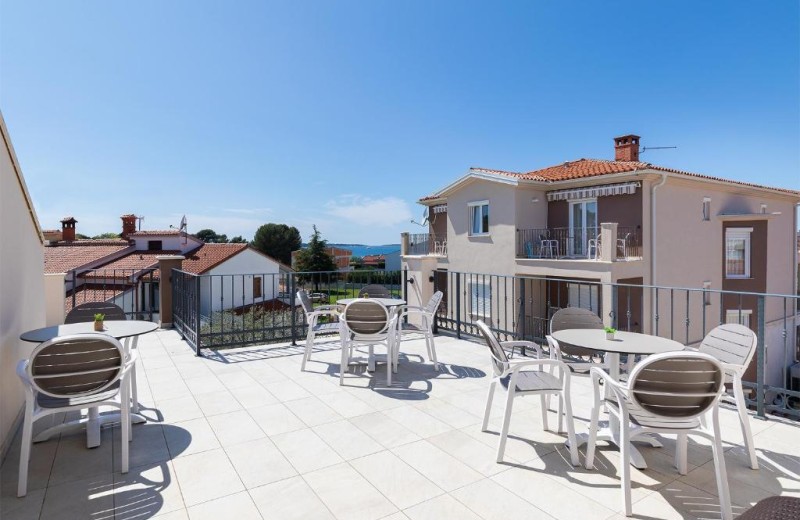 Villa Nina Apartments Zweizimmer-Wohnung mit Gemeinschaftsterrasse und Meerblick 2+2