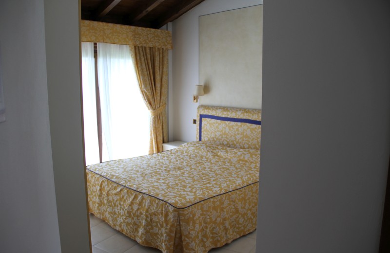 Front Lake Resort Le Corti del Lago Dreizimmer-Bungalow Trilo A3