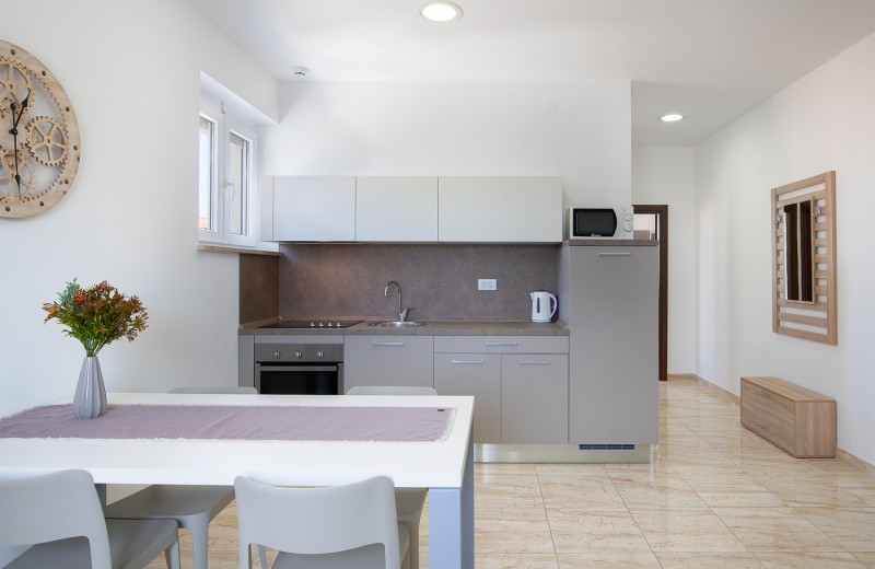 Villa Nina Apartments Zweizimmer-Wohnung mit Gemeinschaftsterrasse und Meerblick 2+2