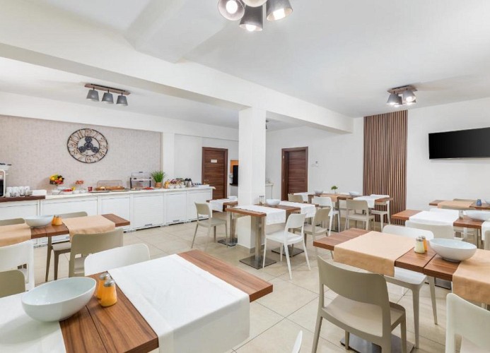 Villa Nina Apartments Dreizimmer-Wohnung mit Balkon und Meerblick 4+2