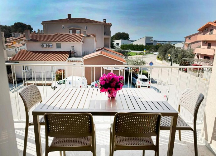Villa Nina Apartments Superior Dreizimmer-Wohnung mit Meerblick 4*