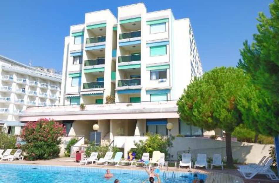 Residenz Luxor-Dreizimmerwohnung C6*+ mit seitlichem Meerblick