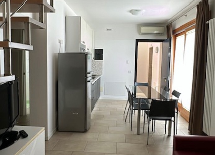 Villaggio A Mare-Vierzimmer-Maisonette-Wohnung Quadri 623 LIR8