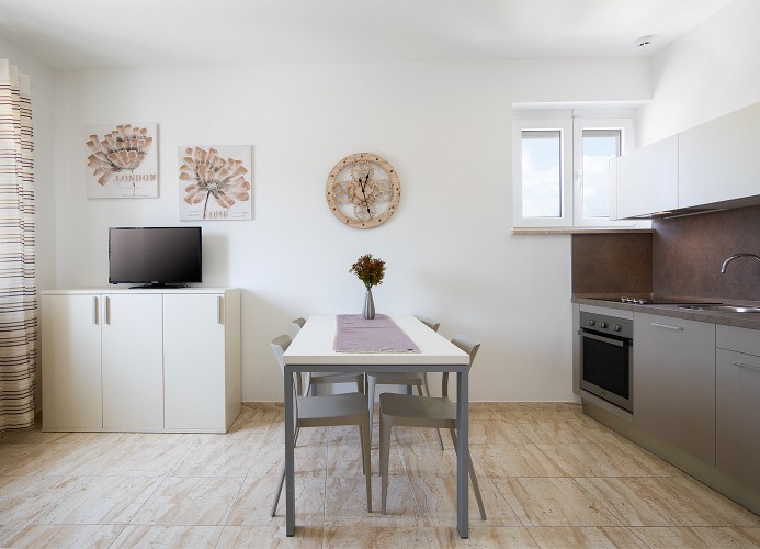 Villa Nina Apartments Zweizimmer-Wohnung mit Gemeinschaftsterrasse und Meerblick 2+2