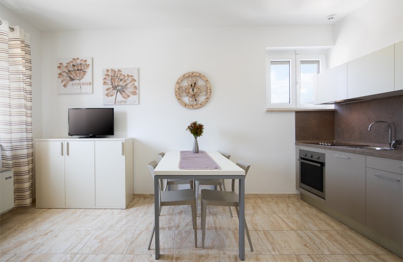 Villa Nina Apartments Zweizimmer-Wohnung mit Gemeinschaftsterrasse und Meerblick 2+2